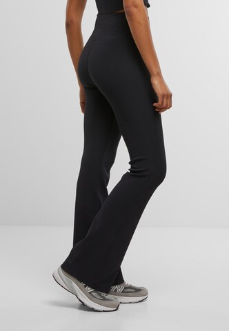 évasé Pantalon Urban Classics en noir