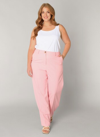 BASE LEVEL CURVY Regular Bundfaltenhose in Pink