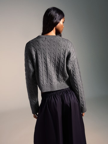 BershkaPulover - siva boja