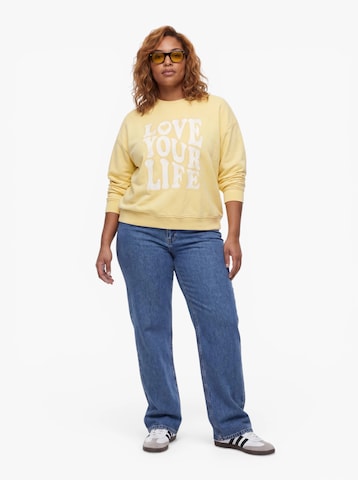 ONLY Carmakoma - Sudadera 'CARSandy' en amarillo