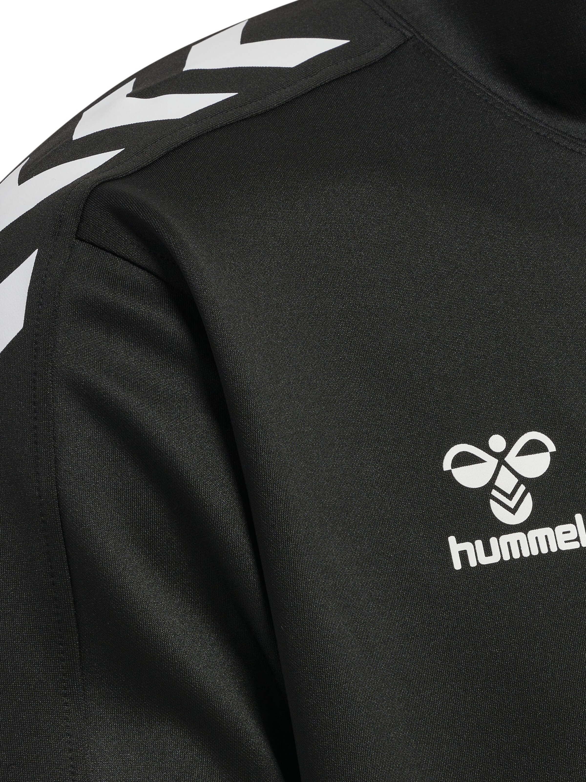 Hanorac sport de la Hummel pe negru