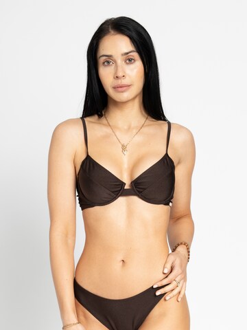 Alife and Kickin T-shirt Bikini top 'PinaAK' in Brown: front