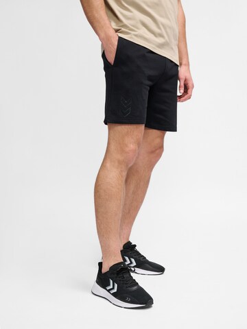 Hummel Regular Workout Pants in Black: front