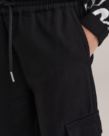 WE Fashion - Perna larga Calças em preto