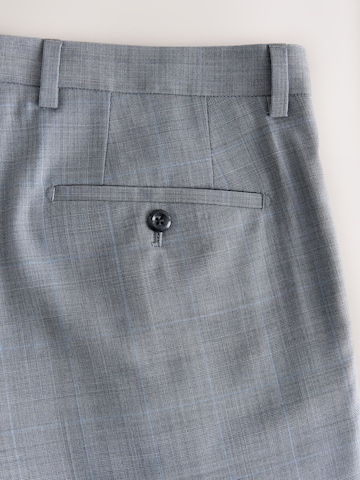 Regular Pantaloni cutați de la Next pe gri