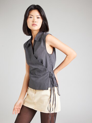 WEEKDAY Blouse in Black: front