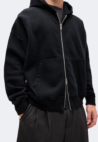 Hanorac 'ESSENTIAL' de la Abercrombie & Fitch pe negru