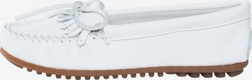 Mocassin 'Deerskin Kilty' Minnetonka en blanc : devant