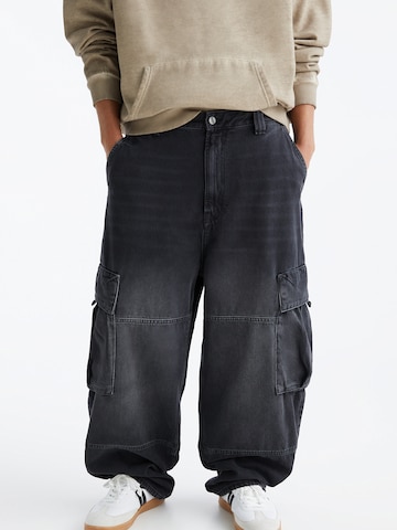 Loosefit Jeans cargo di Pull&Bear in nero: frontale