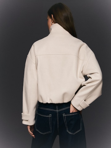 Veste mi-saison Bershka en beige