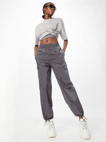 Loosefit Pantaloni cargo 'Amaya' di modström in grigio