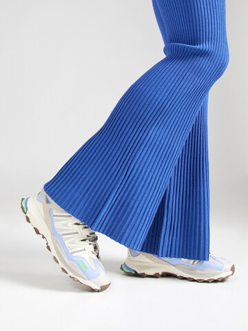 Flared Pantaloni 'Lia' di The Wolf Gang in blu