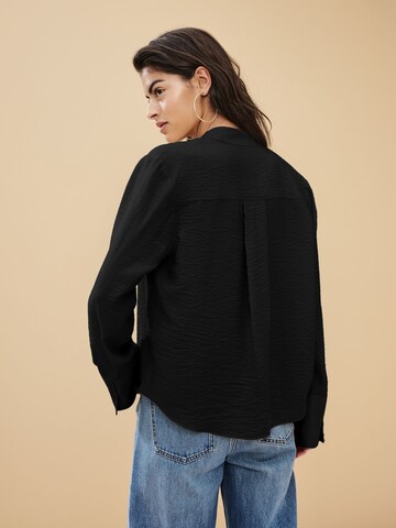 Next Bluse in Schwarz