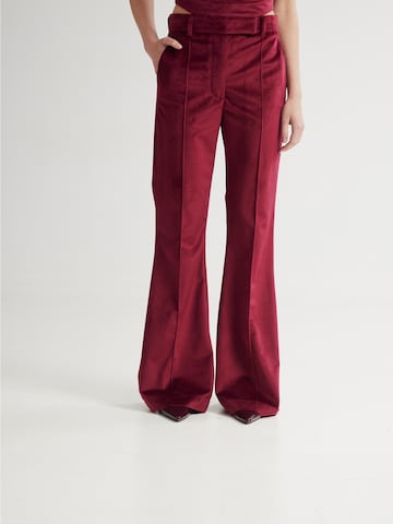 Flared Pantaloni di 4TAILORS in rosso: frontale