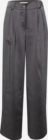 modström Wide leg Pleat-Front Pants 'Hudson' in Grey: front