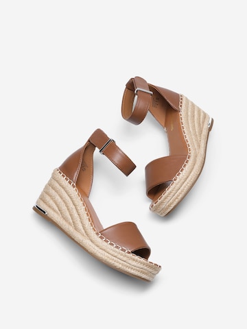 Dream Pairs Sandals in Brown