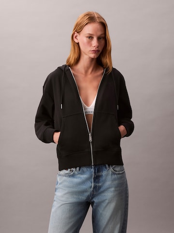Calvin Klein Jeans Суичъри с качулка в черно: отпред