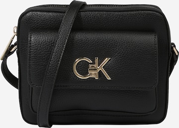 Calvin Klein - Mala de ombro em preto: frente