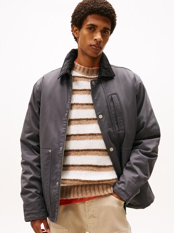 Tommy Jeans Jacke in Schwarz: Vorderseite