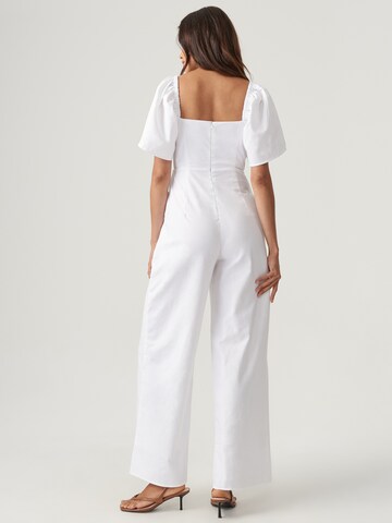 The Fated Jumpsuit 'ODESSA' in Wit: terug