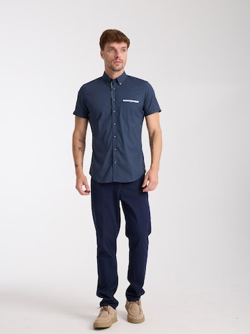 Slim fit Camicia business 'Iconic Poplin Stretch Man Shirt Short Sleeve Light Blue' di 7Camicie in blu