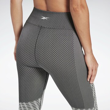 Skinny Pantaloni sportivi di Reebok in grigio