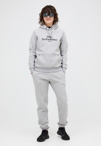 Sweat-shirt PEAK PERFORMANCE en gris : devant