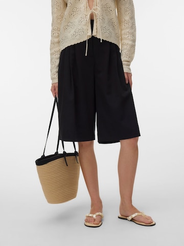 VERO MODA Loose fit Pleat-front trousers in Black: front