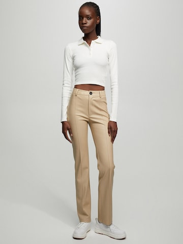 Pull&Bear Boot cut Trousers with creases in Beige: front