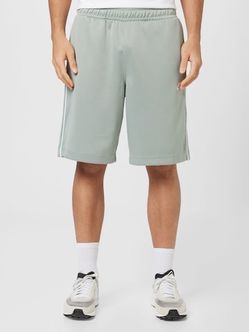 Regular Pantalon Nike Sportswear en vert : devant