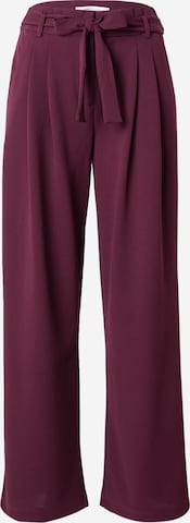 Pantaloni con pieghe 'ONLEVI' di ONLY in rosso: frontale