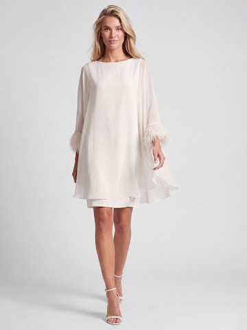 APART Kleid in Weiß