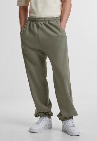Tapered Pantaloni di Urban Classics in verde: frontale