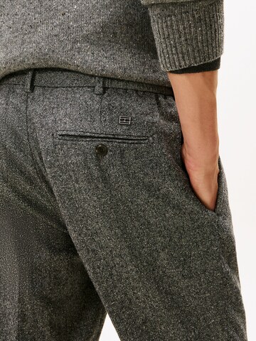 TOMMY HILFIGER Regular Trousers in Grey