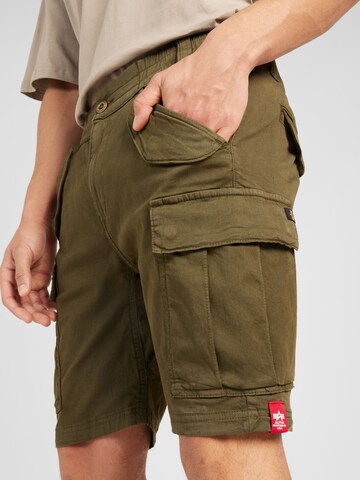 ALPHA INDUSTRIES Regular Cargobroek 'Airman' in Groen