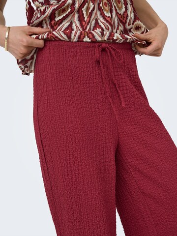 Wide Leg Pantalon 'ONLERIKKA' ONLY en rouge