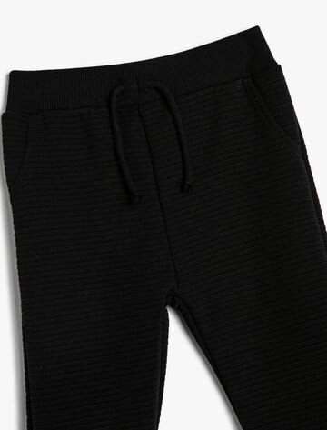 Koton Tapered Broek in Zwart