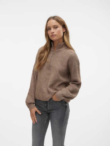 VERO MODA Sweter 'Mili' w kolorze brązowy