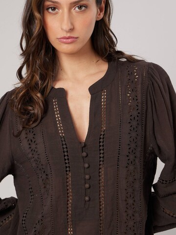 Deeluxe Bluse in Braun