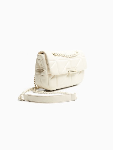 Bershka Schoudertas in Beige: voorkant