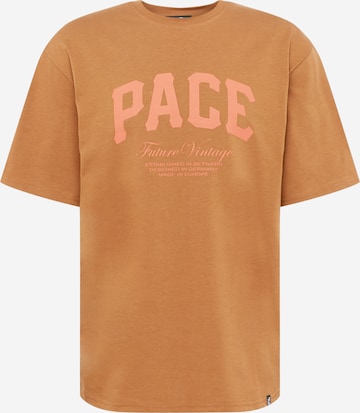 Pacemaker T-shirt 'Edward' i brun: framsida