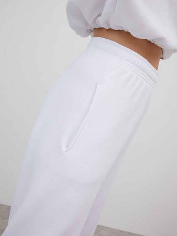 Tapered Pantaloni 'Ruby' di LeGer by Lena Gercke in bianco