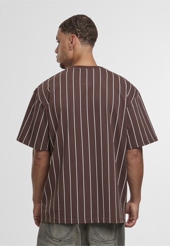Karl Kani - Camiseta 'Essential' en marrón