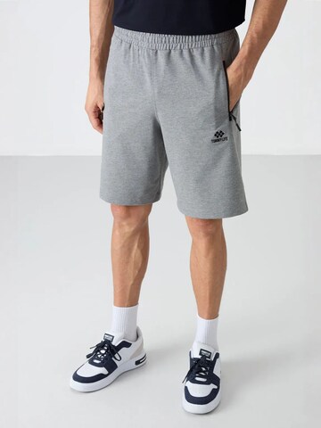 regular Pantaloni di Tommy Life in grigio: frontale