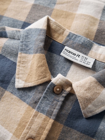 Coupe regular Chemise NAME IT en mélange de couleurs