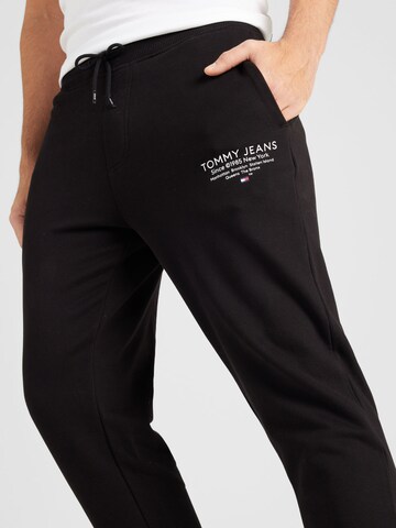 Tapered Pantaloni de la Tommy Jeans pe negru