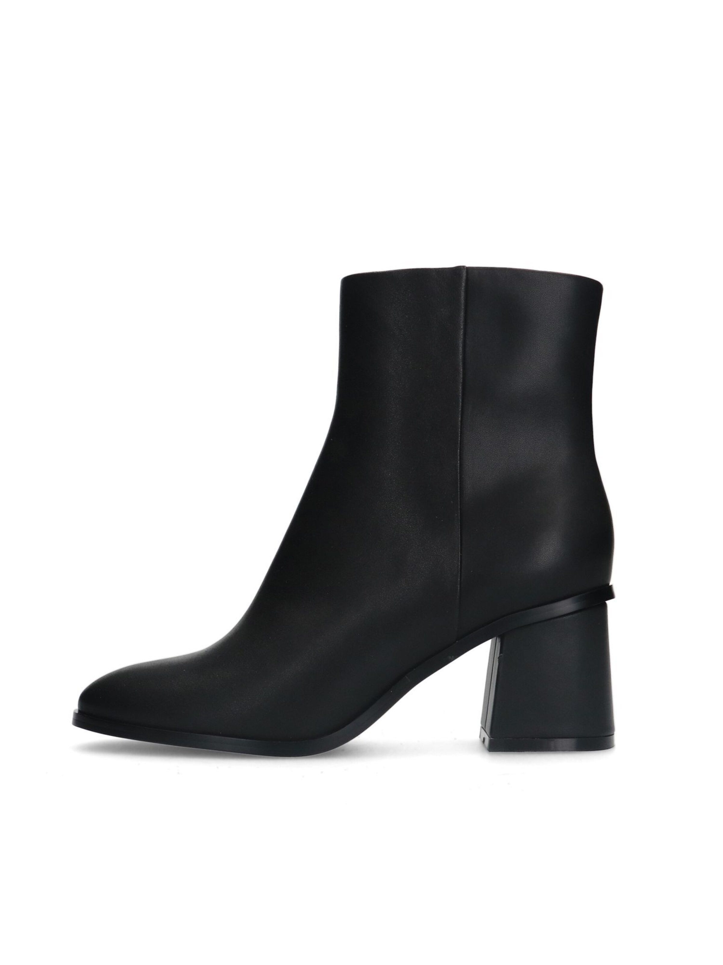 SACHA Ankle Boots in Black