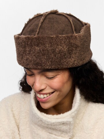 Bonnet 'PCArlo' PIECES en marron