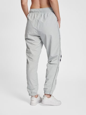 Effilé Pantalon de sport 'Celab' Hummel en gris