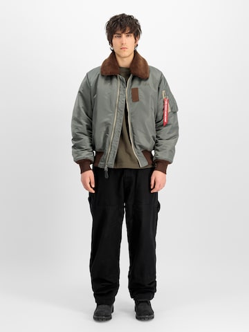 ALPHA INDUSTRIES Jacke 'B-15' in Grün: Vorderseite